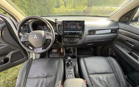 Mitsubishi Outlander III рестайлинг 3, 2016 год, 2 000 000 рублей, 8 фотография