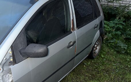 Ford Fiesta, 2002 год, 100 000 рублей, 2 фотография