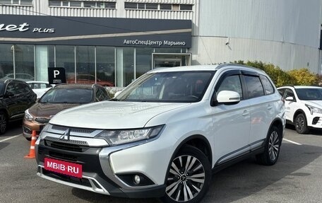 Mitsubishi Outlander III рестайлинг 3, 2019 год, 1 785 000 рублей, 1 фотография