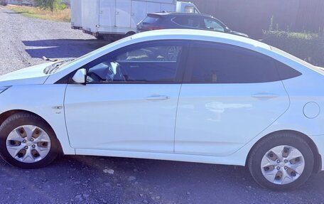 Hyundai Solaris II рестайлинг, 2016 год, 860 000 рублей, 2 фотография