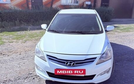 Hyundai Solaris II рестайлинг, 2016 год, 860 000 рублей, 3 фотография