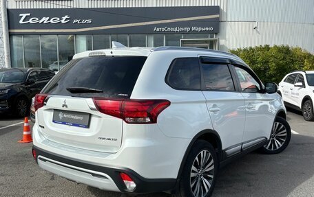 Mitsubishi Outlander III рестайлинг 3, 2019 год, 1 785 000 рублей, 2 фотография