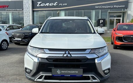 Mitsubishi Outlander III рестайлинг 3, 2019 год, 1 785 000 рублей, 3 фотография
