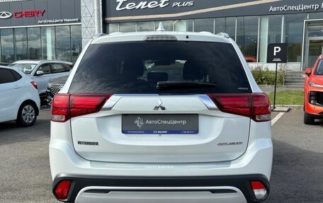 Mitsubishi Outlander III рестайлинг 3, 2019 год, 1 785 000 рублей, 4 фотография