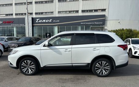 Mitsubishi Outlander III рестайлинг 3, 2019 год, 1 785 000 рублей, 6 фотография