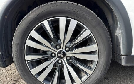 Mitsubishi Outlander III рестайлинг 3, 2019 год, 1 785 000 рублей, 7 фотография