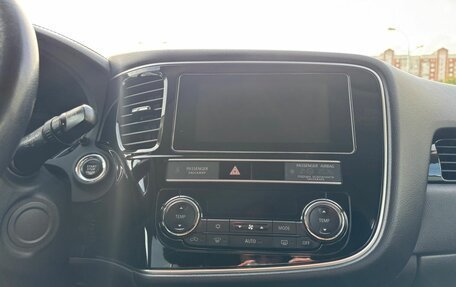 Mitsubishi Outlander III рестайлинг 3, 2019 год, 1 785 000 рублей, 16 фотография