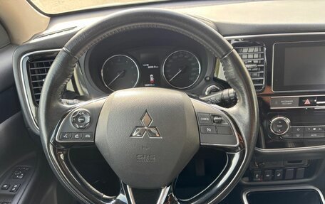 Mitsubishi Outlander III рестайлинг 3, 2019 год, 1 785 000 рублей, 14 фотография