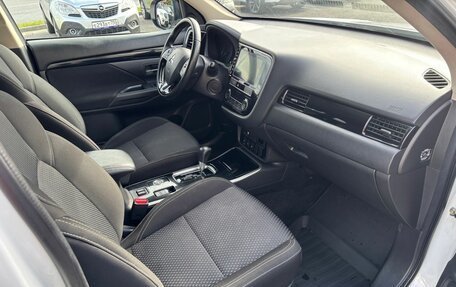 Mitsubishi Outlander III рестайлинг 3, 2019 год, 1 785 000 рублей, 11 фотография
