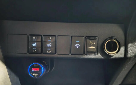 Toyota RAV4, 2013 год, 1 570 000 рублей, 13 фотография