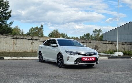 Toyota Camry, 2017 год, 2 450 000 рублей, 3 фотография