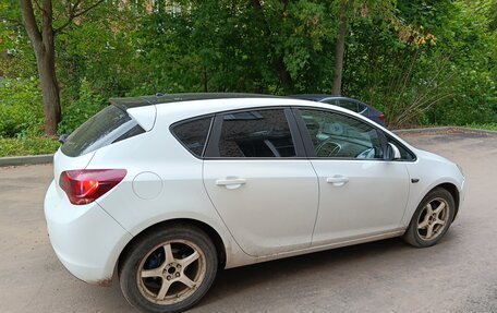 Opel Astra J, 2011 год, 650 000 рублей, 3 фотография