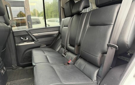 Mitsubishi Pajero IV, 2011 год, 1 899 000 рублей, 24 фотография