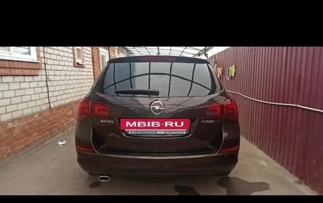 Opel Astra J, 2011 год, 820 000 рублей, 2 фотография
