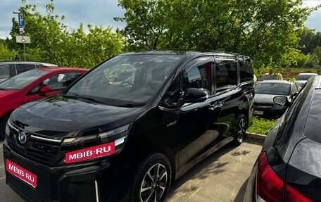 Toyota Voxy III, 2018 год, 1 850 000 рублей, 1 фотография