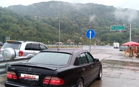 Mercedes-Benz E-Класс, 2001 год, 1 000 000 рублей, 5 фотография
