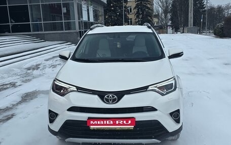 Toyota RAV4, 2015 год, 2 150 000 рублей, 2 фотография