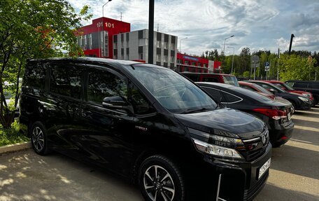 Toyota Voxy III, 2018 год, 1 850 000 рублей, 3 фотография