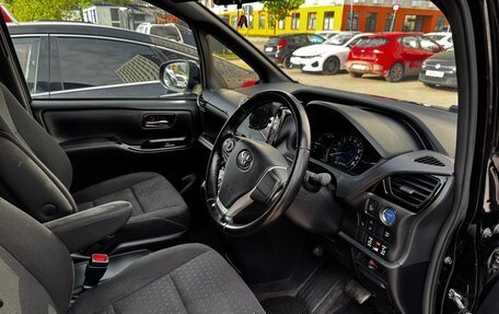 Toyota Voxy III, 2018 год, 1 850 000 рублей, 6 фотография