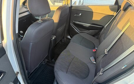 KIA Rio III рестайлинг, 2015 год, 945 000 рублей, 23 фотография