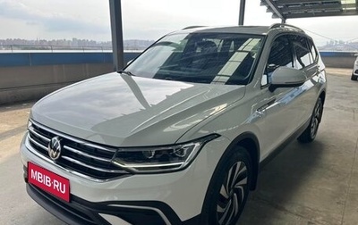 Volkswagen Tiguan II, 2022 год, 1 840 000 рублей, 1 фотография