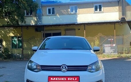 Volkswagen Polo VI (EU Market), 2012 год, 900 000 рублей, 2 фотография