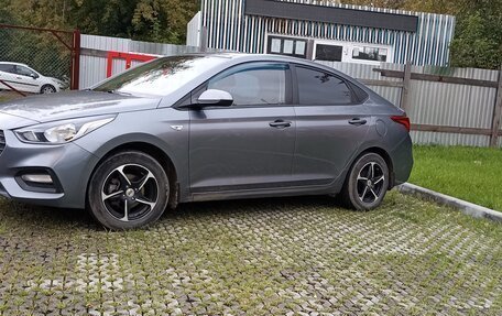 Hyundai Solaris II рестайлинг, 2017 год, 1 100 000 рублей, 4 фотография