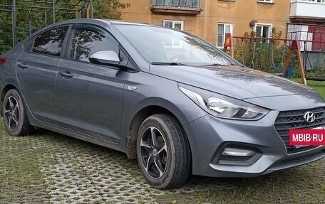 Hyundai Solaris II рестайлинг, 2017 год, 1 100 000 рублей, 2 фотография