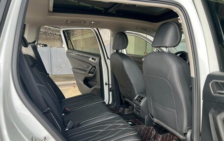 Volkswagen Tiguan II, 2022 год, 1 840 000 рублей, 6 фотография