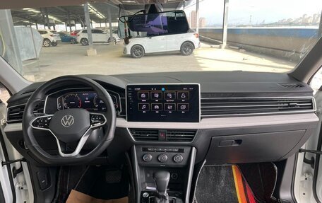 Volkswagen Tiguan II, 2022 год, 1 840 000 рублей, 10 фотография
