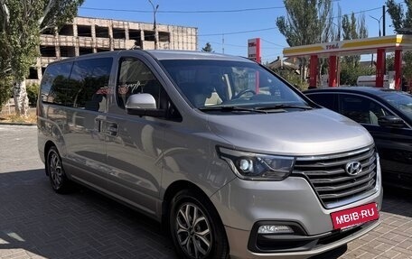 Hyundai H-1 II рестайлинг, 2019 год, 3 000 000 рублей, 2 фотография