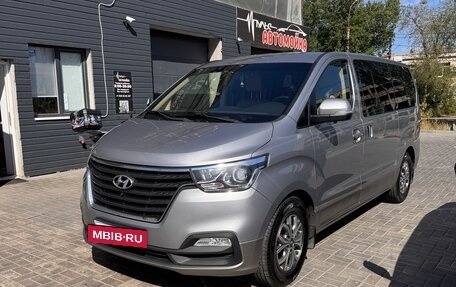 Hyundai H-1 II рестайлинг, 2019 год, 3 000 000 рублей, 3 фотография