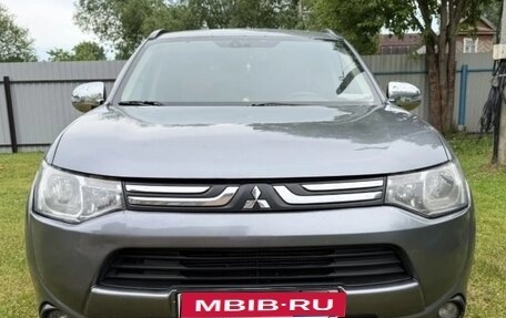 Mitsubishi Outlander III рестайлинг 3, 2013 год, 1 100 000 рублей, 1 фотография