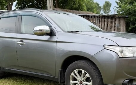 Mitsubishi Outlander III рестайлинг 3, 2013 год, 1 100 000 рублей, 3 фотография
