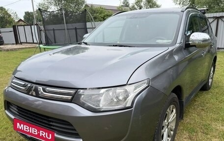 Mitsubishi Outlander III рестайлинг 3, 2013 год, 1 100 000 рублей, 2 фотография