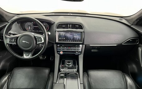 Jaguar F-Pace, 2019 год, 3 550 000 рублей, 16 фотография