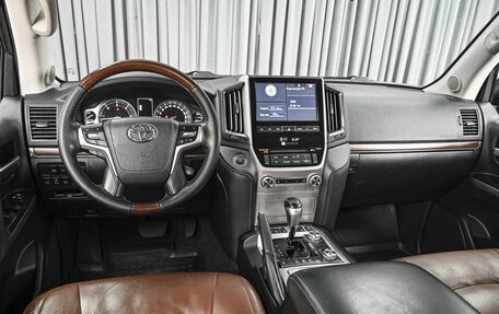 Toyota Land Cruiser 200, 2016 год, 5 649 111 рублей, 6 фотография