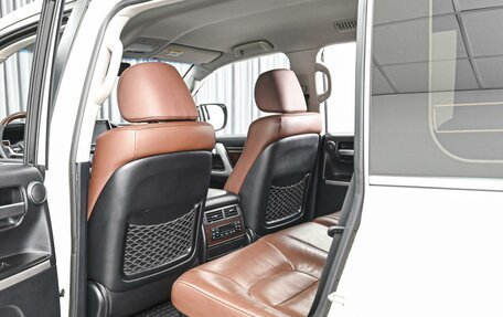 Toyota Land Cruiser 200, 2016 год, 5 649 111 рублей, 11 фотография