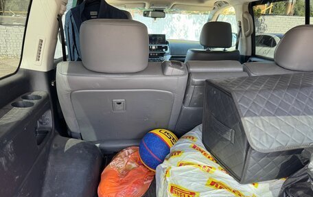 Toyota Land Cruiser 200, 2010 год, 2 850 000 рублей, 10 фотография
