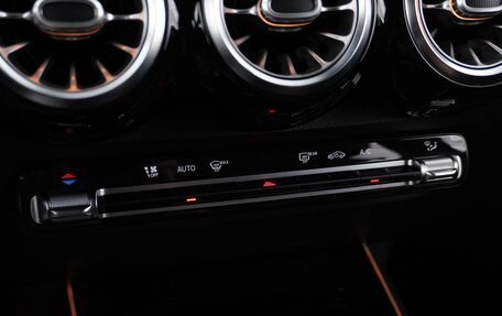 Mercedes-Benz GLB, 2021 год, 3 000 055 рублей, 15 фотография