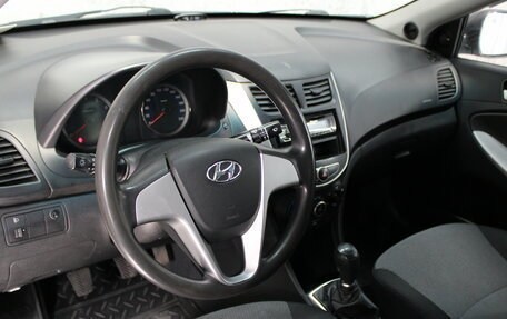 Hyundai Solaris II рестайлинг, 2013 год, 786 000 рублей, 10 фотография