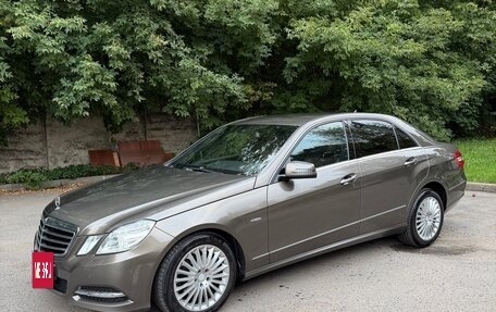 Mercedes-Benz E-Класс, 2012 год, 1 900 000 рублей, 2 фотография