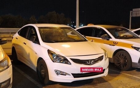 Hyundai Solaris II рестайлинг, 2016 год, 430 000 рублей, 8 фотография