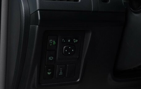 Toyota Land Cruiser Prado 150 рестайлинг 2, 2011 год, 2 749 088 рублей, 16 фотография