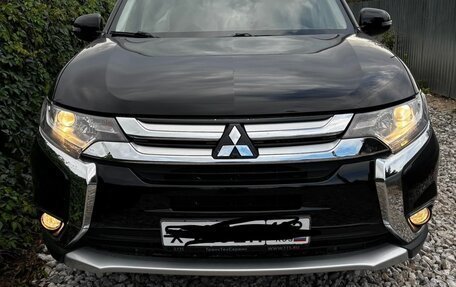 Mitsubishi Outlander III рестайлинг 3, 2018 год, 2 000 050 рублей, 3 фотография