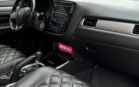 Mitsubishi Outlander III рестайлинг 3, 2018 год, 2 000 050 рублей, 6 фотография