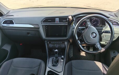 Volkswagen Tiguan II, 2018 год, 1 890 000 рублей, 16 фотография