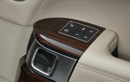 Land Rover Range Rover IV рестайлинг, 2016 год, 5 500 000 рублей, 23 фотография