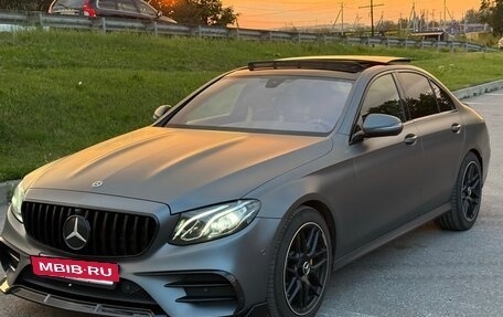 Mercedes-Benz E-Класс, 2019 год, 3 750 000 рублей, 2 фотография