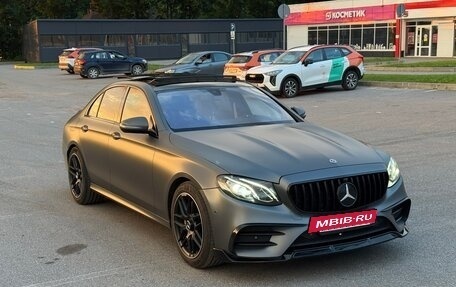 Mercedes-Benz E-Класс, 2019 год, 3 750 000 рублей, 4 фотография